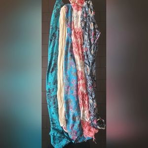 Set Of Scarves. 🌼 SOLD AS LOT.